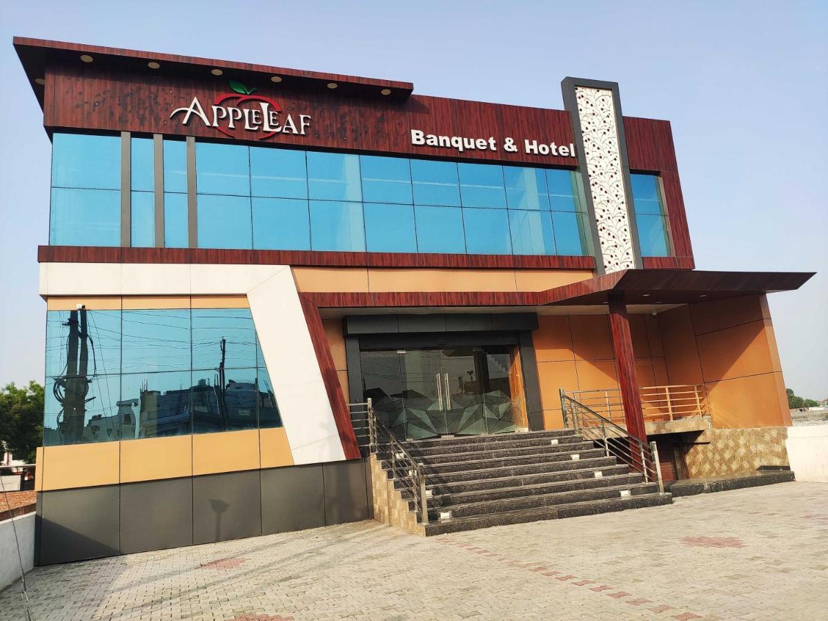 Oyo 92169 Apple Leaf Banquet & Hotel Alīgarh Esterno foto